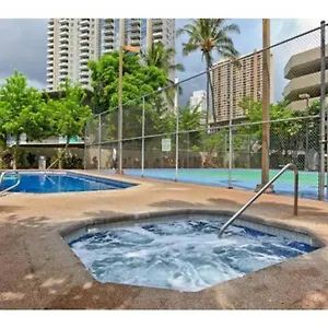 Apartment Spacious W/ Parking, Beach/mall/park Honolulu